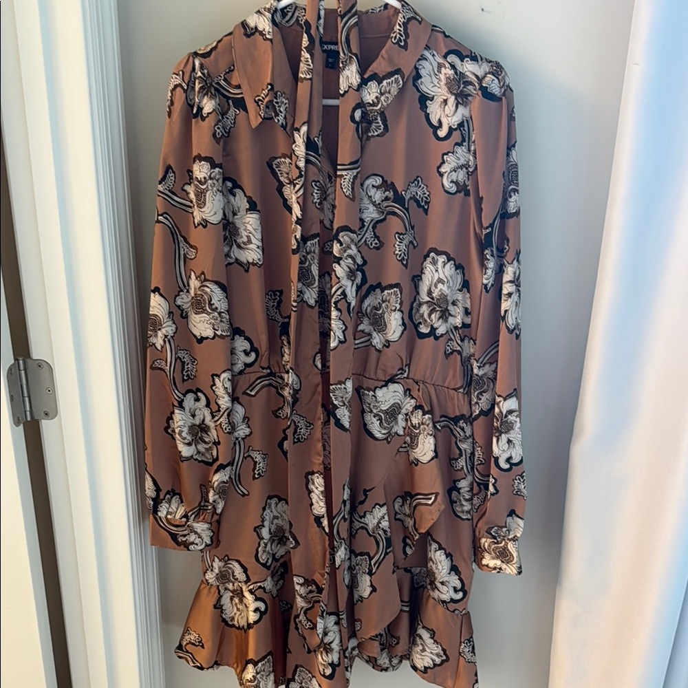 Express Brown And White Patterned Blouse - image 1